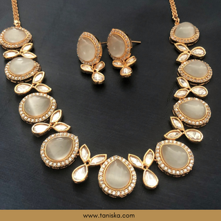 White Kundan Traditional Necklace Set - Antique Gold