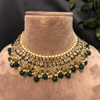 Pearly Antique Gold Necklace Set (Necklace, Earrings, Tikka) - Gold / Emerald Green