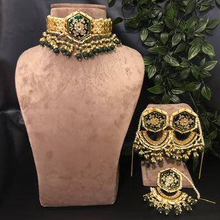 Pearly Antique Gold Necklace Set (Necklace, Earrings, Tikka) - Gold / Emerald Green