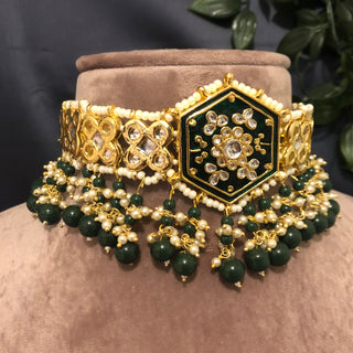 Pearly Antique Gold Necklace Set (Necklace, Earrings, Tikka) - Gold / Emerald Green