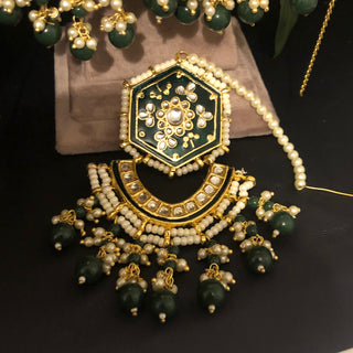 Pearly Antique Gold Necklace Set (Necklace, Earrings, Tikka) - Gold / Emerald Green