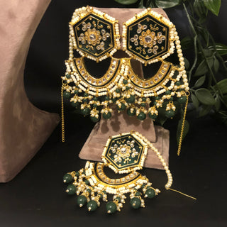 Pearly Antique Gold Necklace Set (Necklace, Earrings, Tikka) - Gold / Emerald Green