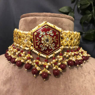 Pearly Antique Gold Necklace Set (Necklace, Earrings, Tikka) - Gold / Maroon