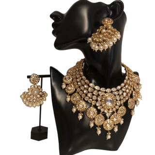 MANNAT Kundan Necklace Set (Golden)